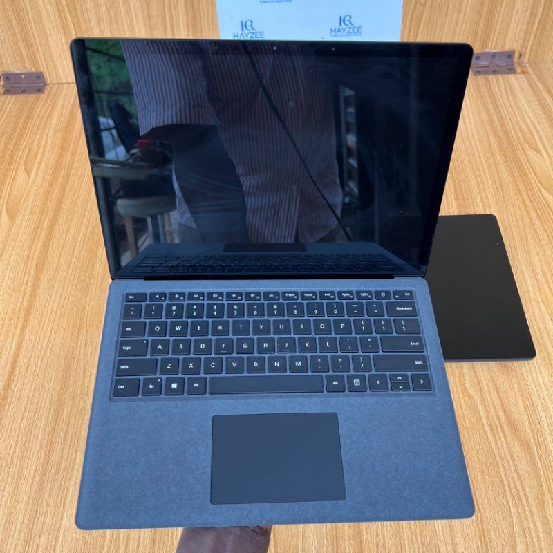 Microsoft Surface Laptop 2 | Intel Core i7 (8 CPUs @2.1GHz) | 16GB