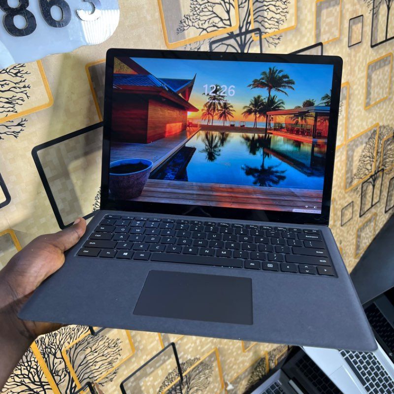 Microsoft Surface Laptop 2 | Intel Core i7 (8 CPUs @2.1GHz) | 16GB