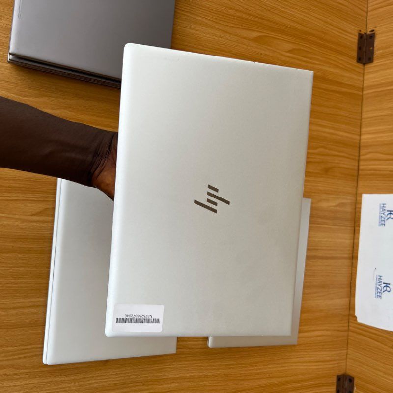 HP EliteBook 1040 G4 | Intel Core i7 (8 CPUs @2.9GHz) | 16GB