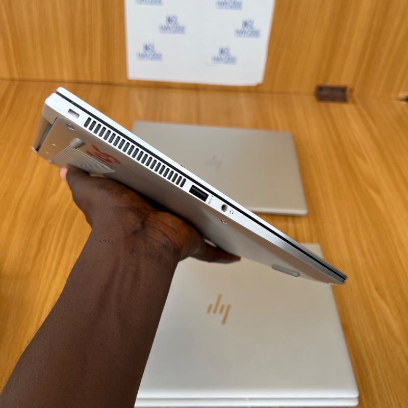 HP EliteBook 1040 G4 | Intel Core i7 (8 CPUs @2.9GHz) | 16GB