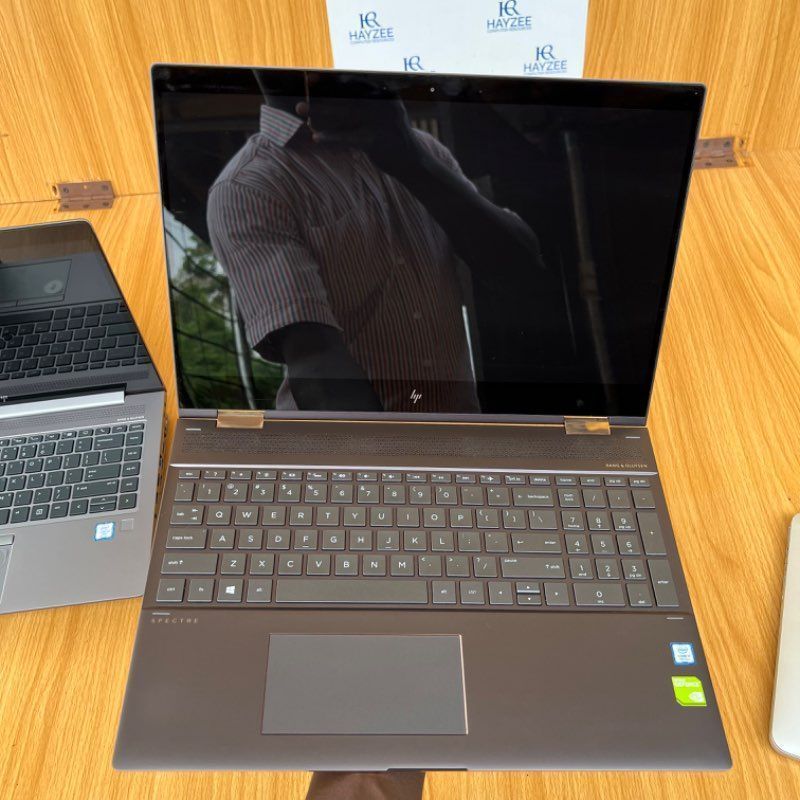 HP Spectre X360 Convertible 15-ch0xx | Intel Core i7 (8CPUs @2.0