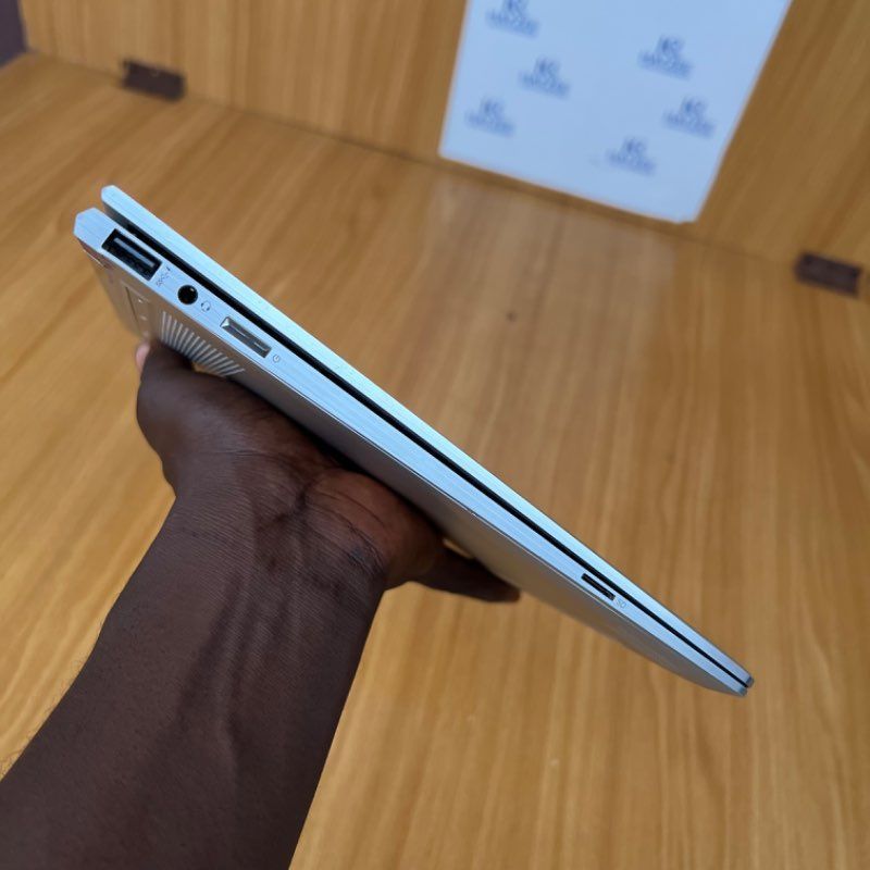 HP Spectre X360 Convertible 13-ae0xx | Intel Core i5 (8 CPUs HP Spectre X360 Convertible 13-ae0xx | Intel Core i5 (8 CPUs