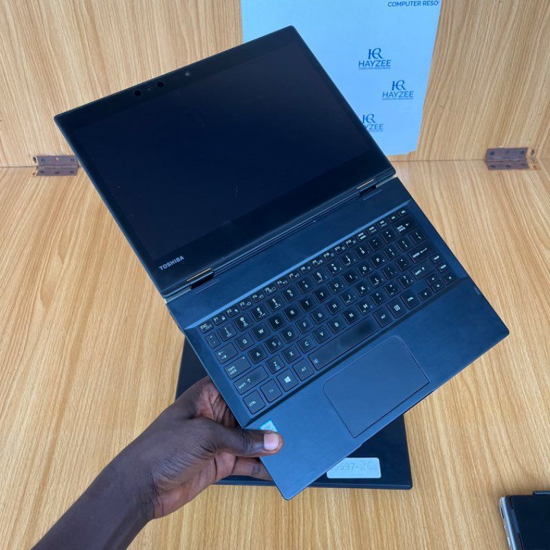 Toshiba Portege X20W-D | Intel Core i5 (4CPUs @2.7GHz) | 8GB RAM