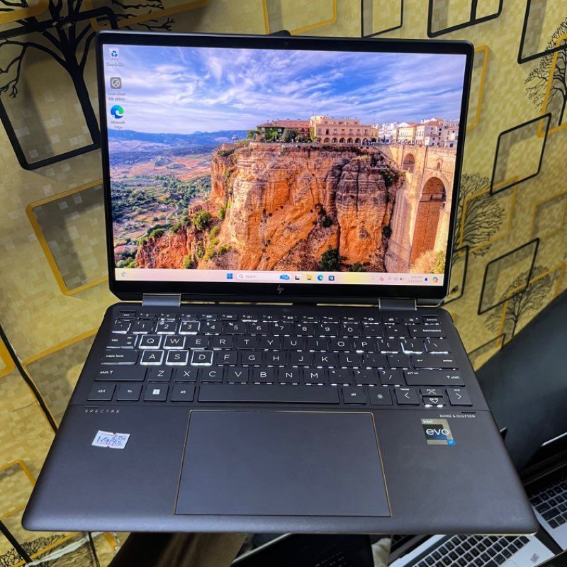 HP Spectre x360 2-in-1 Laptop 14-ef2xxx | Intel Core i7 (12CPUs
