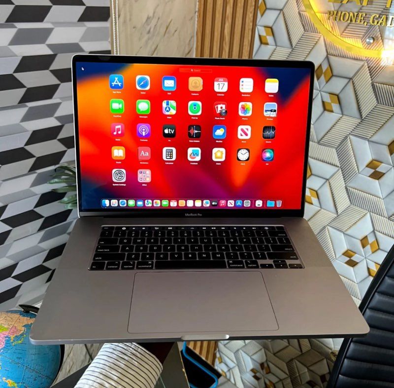 MacBook Pro (16-inch, 2019) | 2.4GHz 8-Core, intel Core i9
