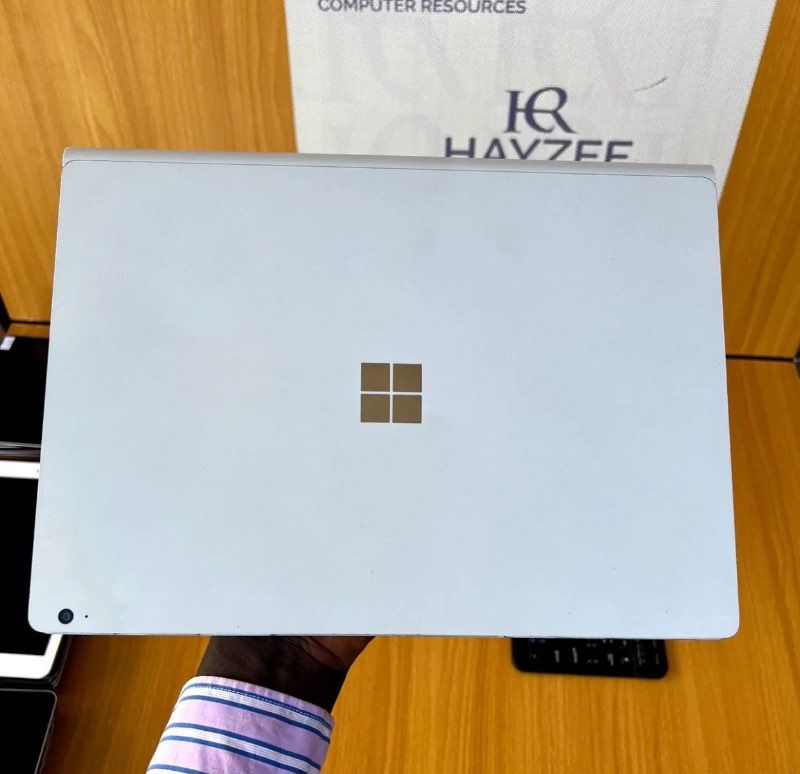 Microsoft Surface Book 3 | Intel Core i7 (8CPUs) | 32GB RAM