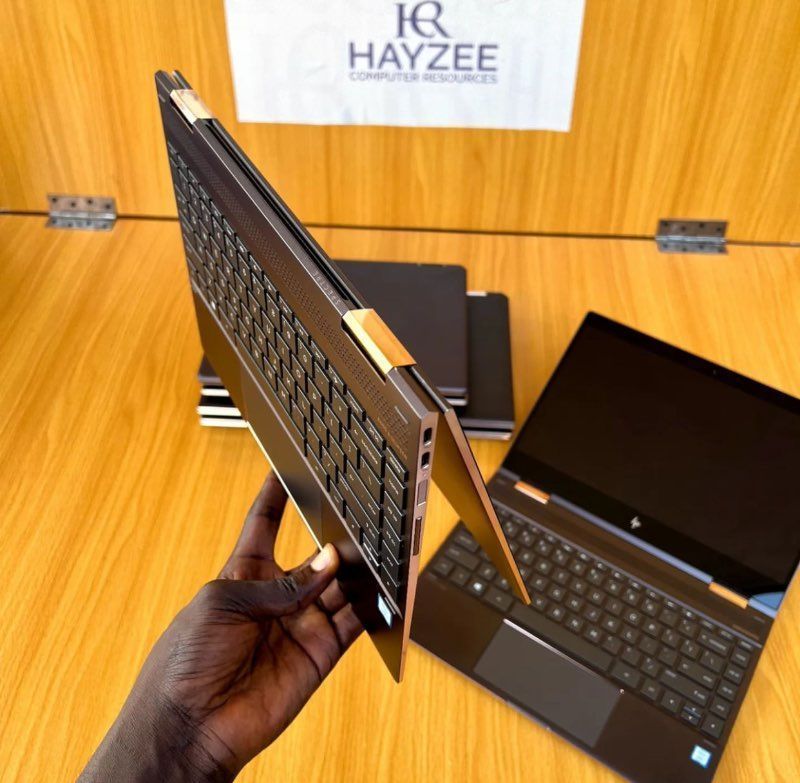 Windowsノート本体 HP Spectre x360 Convertible 13-ae0xx HP Spectre X360 Convertible 13-ae0xx | Intel Core i7 (8 CPUs