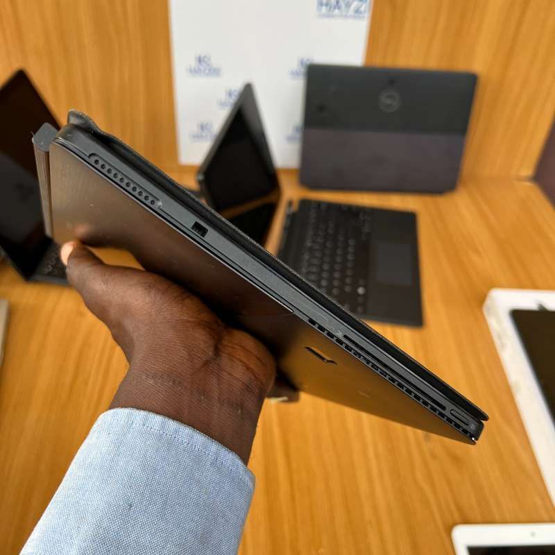 Dell Latitude 5290 2-in-1 | Intel Core i7 (8CPUs @2.1GHz) | 16GB