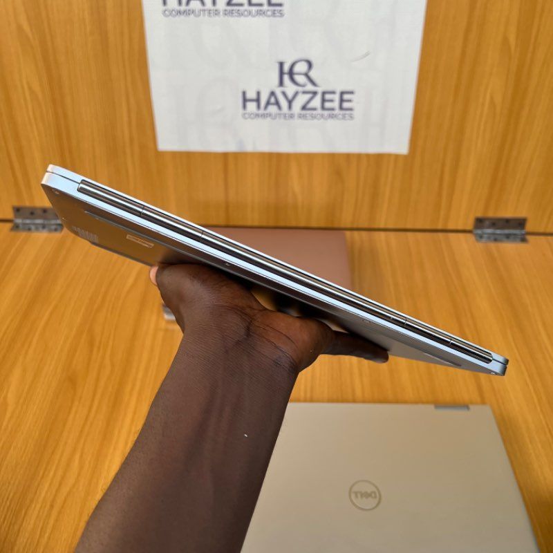 XJ：EliteBook Folio Win11 m5 SSD Office Hp Elitebook Folio G1 | Intel Core m5 (4CPUs) | 8GB RAM - 256GB SSD