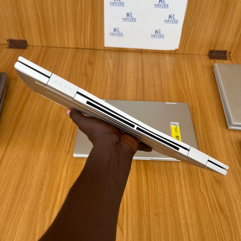HP Envy x360 Convertible 15m-es0xxx | Intel Core i7 (8CPUs