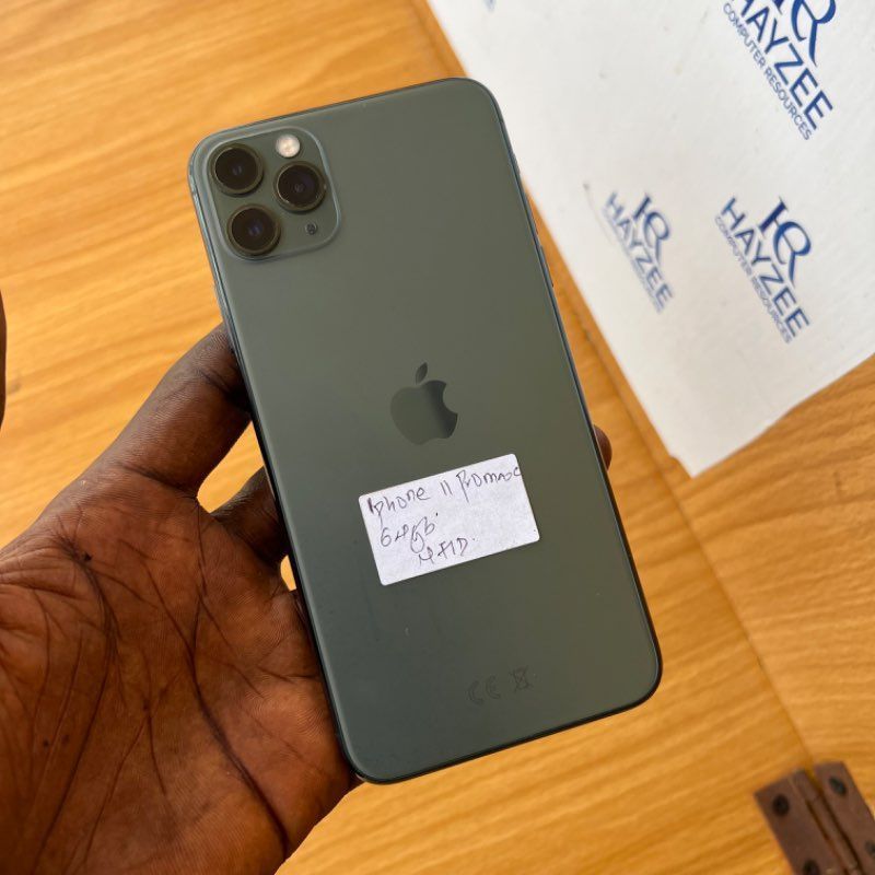 iPhone11promax 64gb silver（iPhone 11 Pro Max for Sale at Rs
