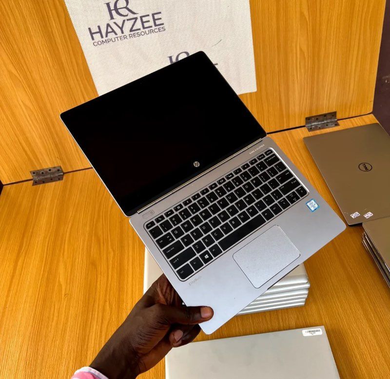 Hp Elitebook Folio G1 | Intel Core m7 (4CPUs) | 8GB RAM