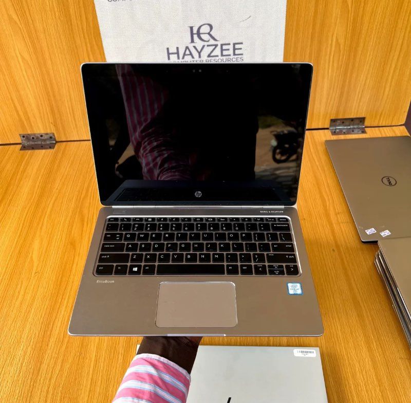 Hp Elitebook Folio G1 | Intel Core m7 (4CPUs) | 8GB RAM