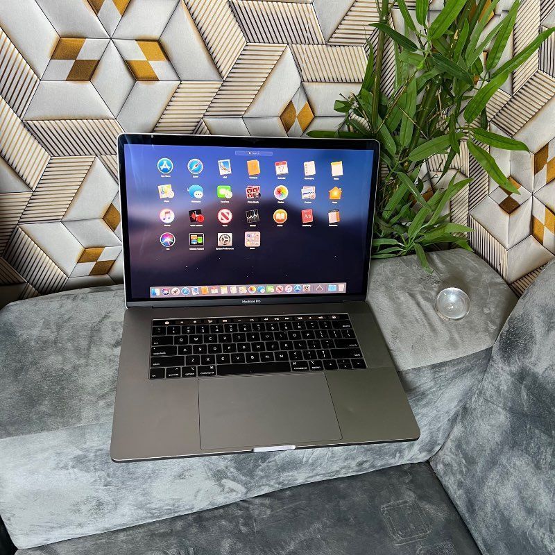 値下げ Mac Pro15 2018 1TB/32GB GPU Vega20 値下げ Mac Pro15 2018 1TB/32GB GPU Vega20