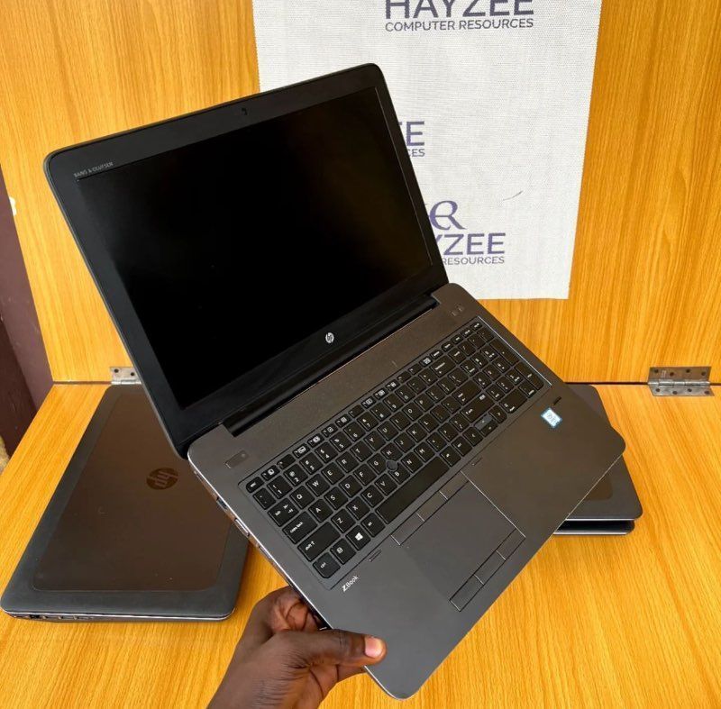 hp ZBook 15 G3, 39,6 cm/15,6", i7, 32 GB RAM, SSD + HDD (generalüberholt