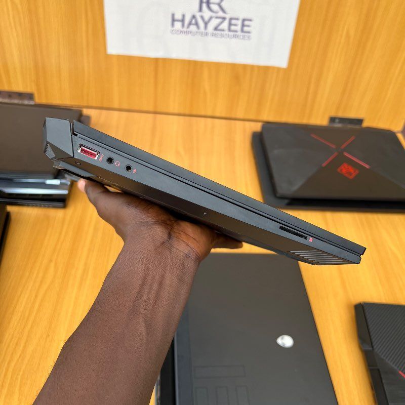 OMEN by HP Laptop 15-dc0xxx | Intel Core i5 (8CPUs @2.3GHz