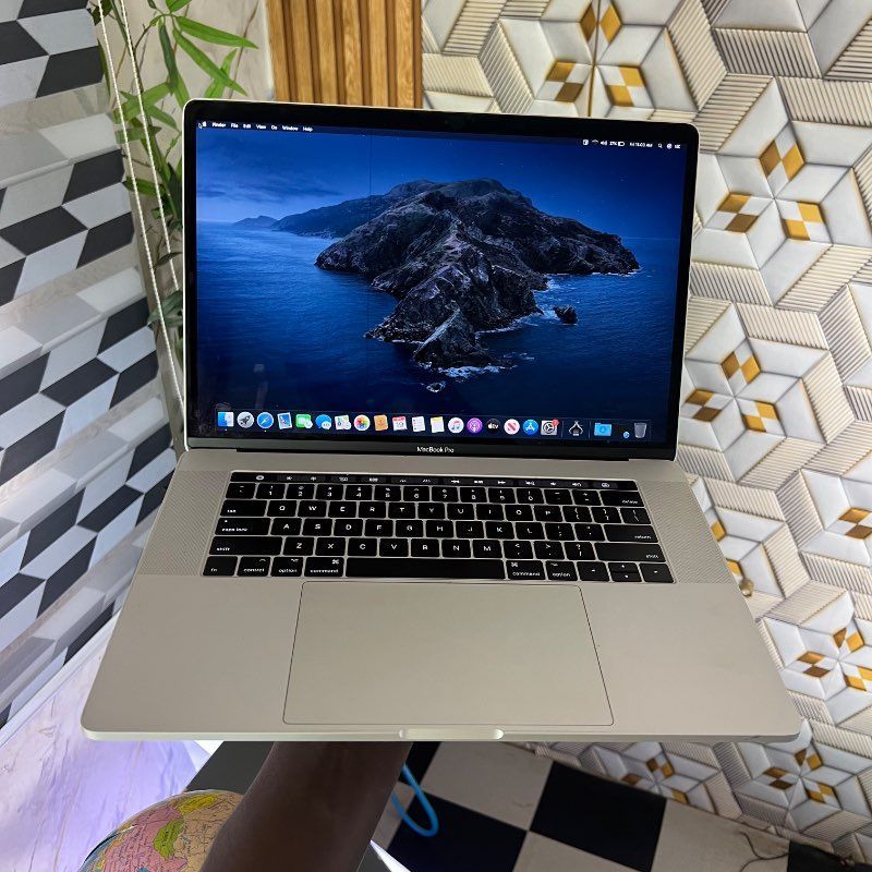 MacBook Pro 15インチ 2016 i7/16GB/2000GB s-l1200.png