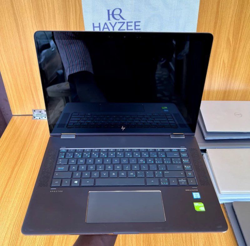 HP Spectre x360 Convertible 15-bl1XX | Intel Core i7 (8CPUs @2.0