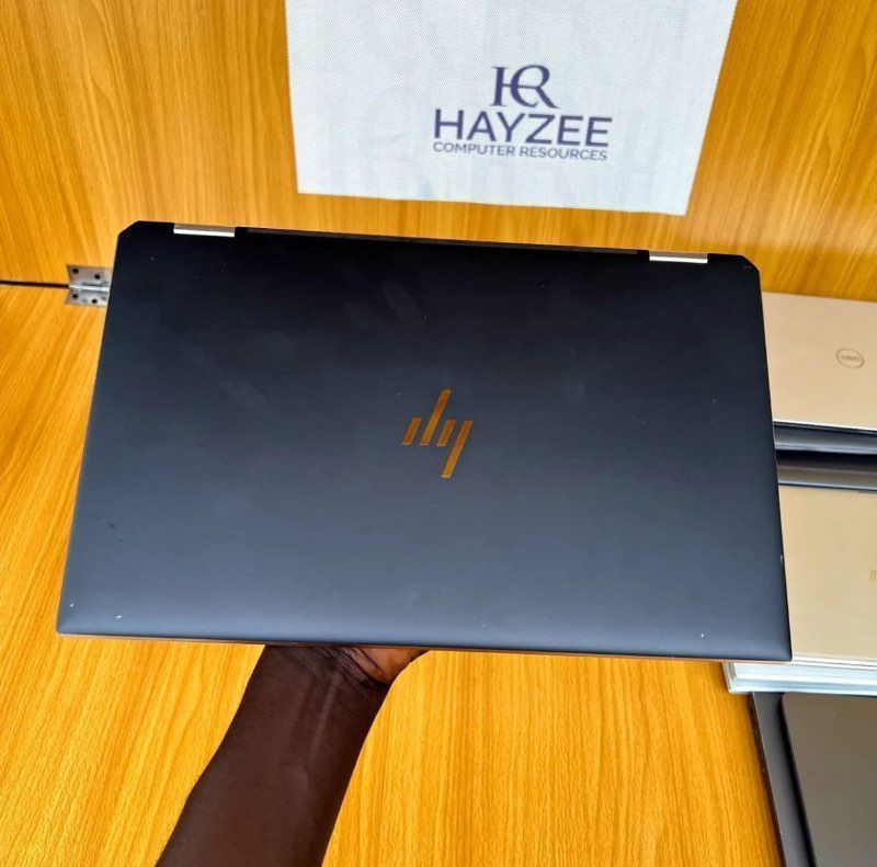 HP Spectre x360 Convertible 15-bl1XX | Intel Core i7 (8CPUs @2.0