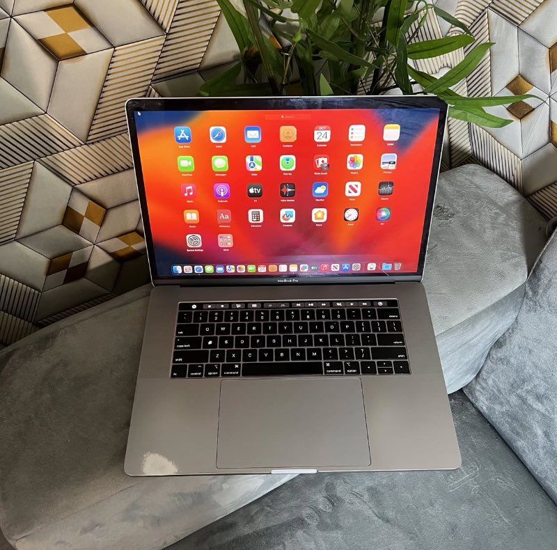H*M様 MacBook Pro 15インチ 2018 i7／512GB／RAM Amazon.com: Apple 2018 MacBook Pro with 2.6 Intel Core i7