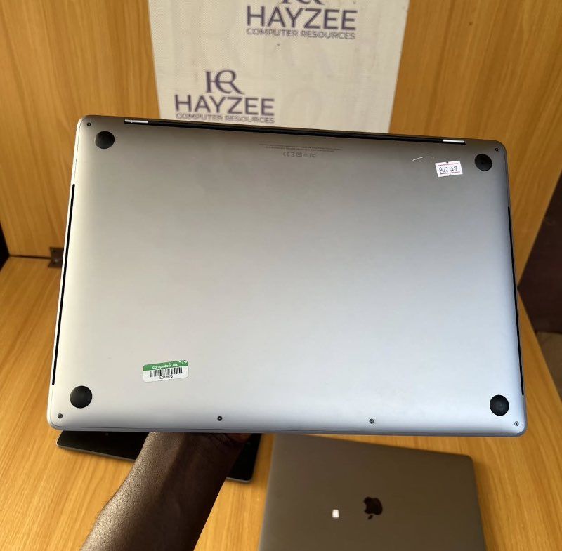 H*M様 MacBook Pro 15インチ 2018 i7／512GB／RAM Amazon.com: Apple 2018 MacBook Pro with 2.6 Intel Core i7