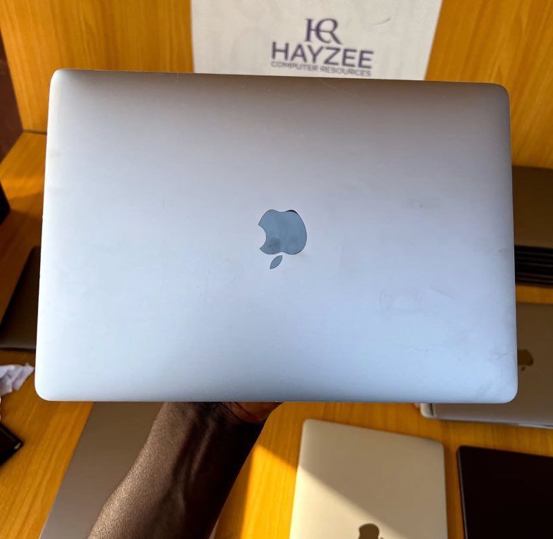MacBook Pro (13-inch, 2018) | 2.7GHz Quad-Core, intel Core i7