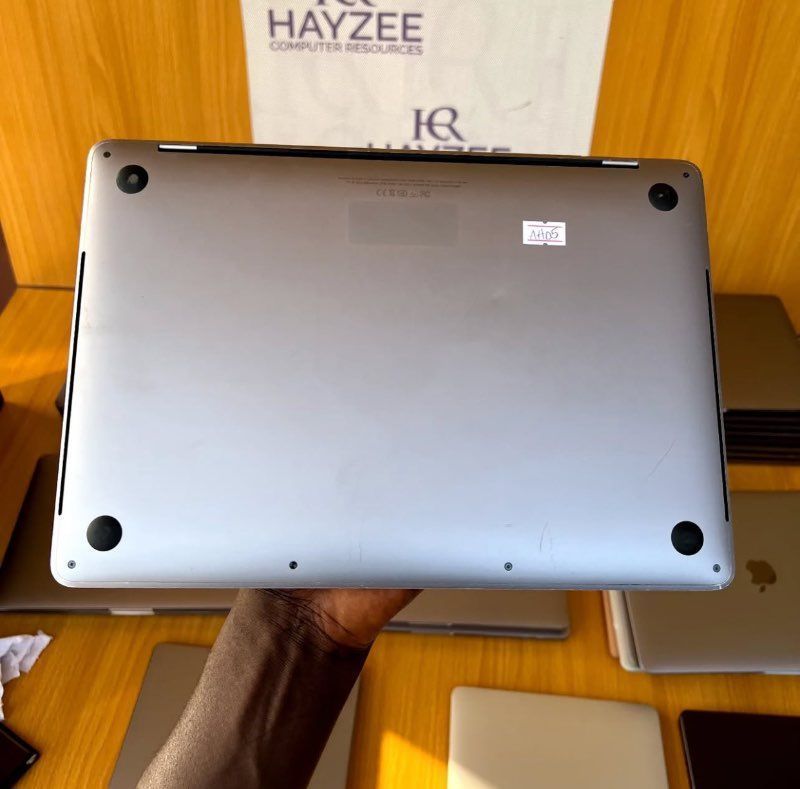 MacBook Pro (13-inch, 2018) | 2.7GHz Quad-Core, intel Core i7