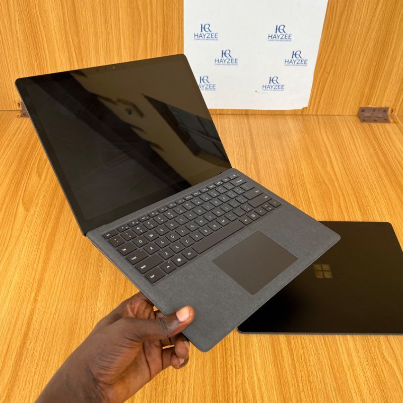 Microsoft Surface Laptop 2 | Intel Core i7 (8 CPUs @2.1GHz) | 16GB