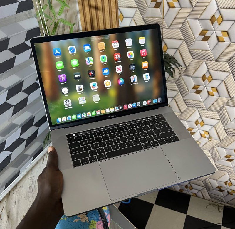 MacBook Pro (15-inch, 2019) | 2.3GHz 8-Core, intel Core i9 | 16GB