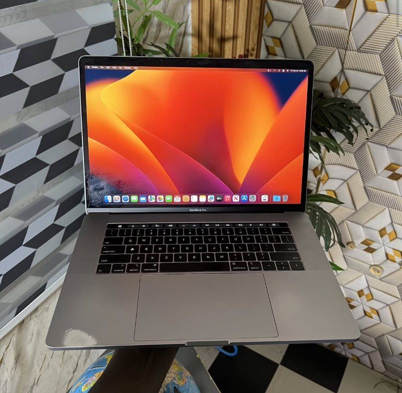 H*M様 MacBook Pro 15インチ 2018 i7／512GB／RAM Amazon.com: Apple