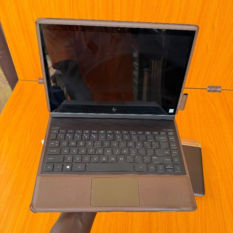 HP Spectre Folio Convertible 13-ak0xxx | i7 (4CPUs) | 8GB RAM