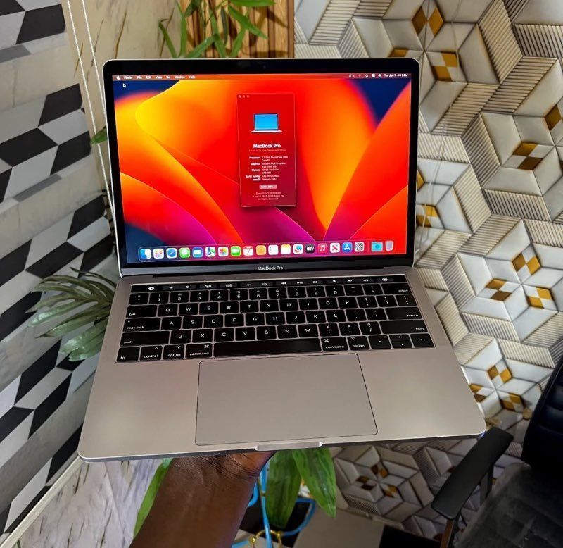 MacBook Pro (13-inch, 2018) | 2.7GHz Quad-Core, intel Core i7